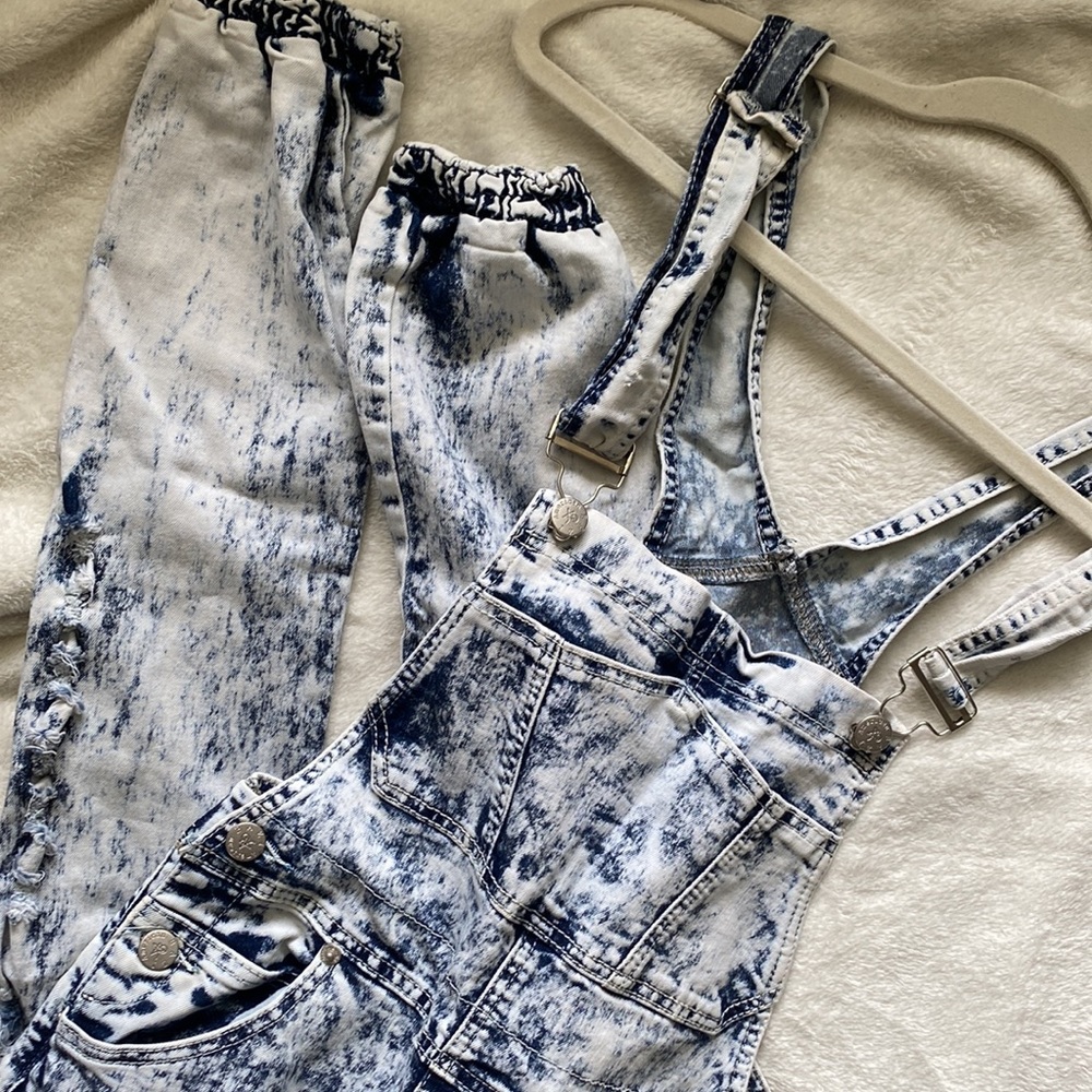 Never worn. From boutique. Acid washed, overalls with multiple pockets.